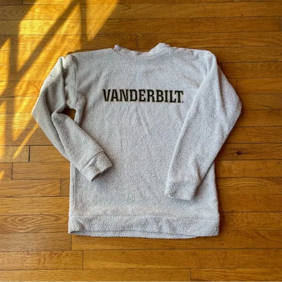 Woolly Threads Sweaters Vintage Woolly Threads Vanderbilt